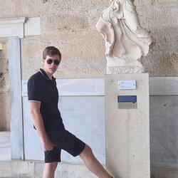 Nike (statue) v. Puma (shoes)