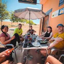 Heutige Pause mit den Pelligrinos - 8 km to go to Mansilla