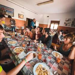 Gemeinsames Abendessen, von der Alberge geschenkt