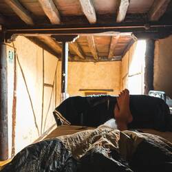 Eine alte umgebaute Scheune und ich - mindfucked im Bett