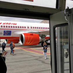 Boarding zum Flug nach Neu-Delhi
