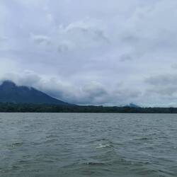 Links Vulkan Concepción, rechts Vulkan Maderas