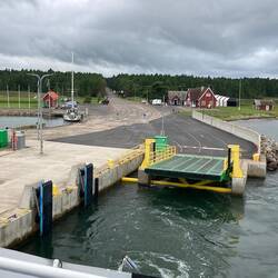 Die Fähre legt ab von Saarumaa