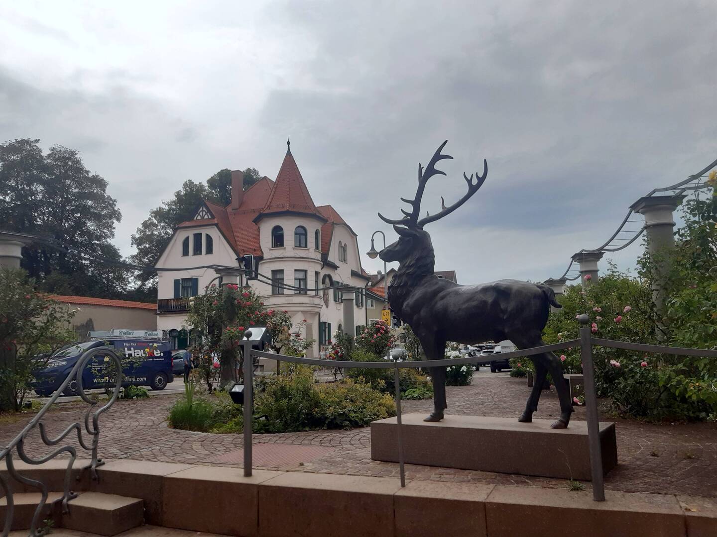 Kaiser-Maximilian-Platz vorm Hotel Hirsch