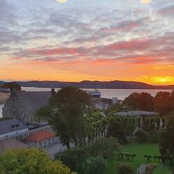 Ore 22.20, tramonto dal piano 11 dell'albergo.