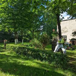 Got to love the creativity with the potted plants/pants ?? Lol