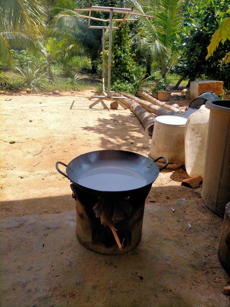 11. Bring the milk to a pot in the fire to separate the oil from the fat