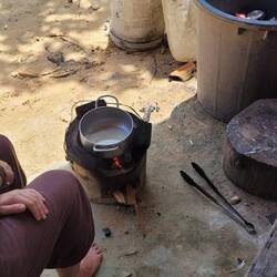 16. Boil the oil in the pot again to purify