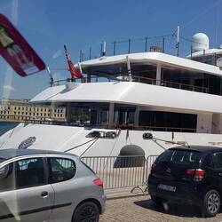 Haben uns für dieses kleine Bötchen entschieden. Fürs Personal hat's leider nicht mehr gereicht.