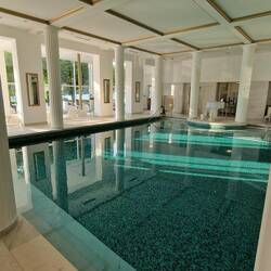 Blink zur Trinkstelle mittig vorm Poolende.