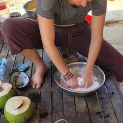 8. With hot water mold and squiz the meat until you release the milk