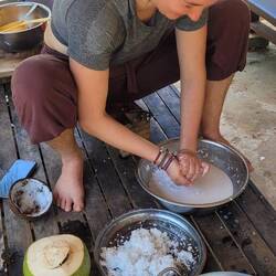 9. Squiz the coconut to release the milk and put apart de solid part