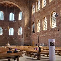 Konstantin Basilika, erbaut ...