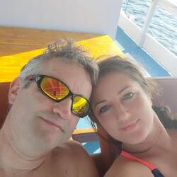 Thomas shaved so the snorkeling mask wouldn't leak water ahhaah