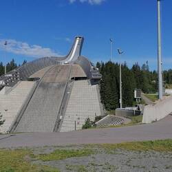 vorbei an der Holmenkollen Schanze