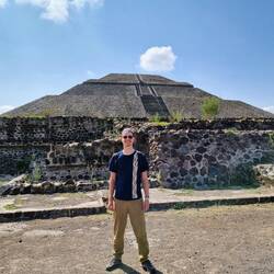 Riesige Sonnenpyramide ☀️