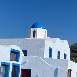 Love the blue and white!!