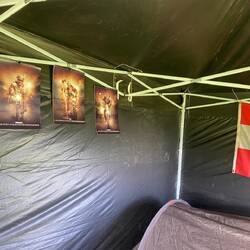 Die Demokratie kehrt dann wieder beim Dekorieren ein.