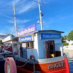 Hafen in Zingst, Makrelenbrötchen gab's auf dem Kutter!