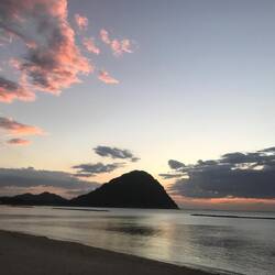 Abendstimmung am Kikugahama-Strand, warten auf das Feuerwerk