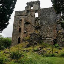 Ein Fotostop beim Invergarry Castle war trotz Regen drin.