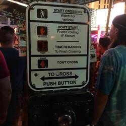 ... und keiner drückt den Knopf. Sowas aber auch ...