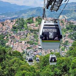 Sie verbindet auch die abgelegenen Stadtviertel mit der Metro
