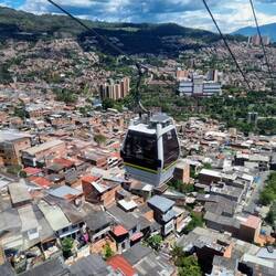 Wir erkunden Medellín mit der Seilbahn 🚡