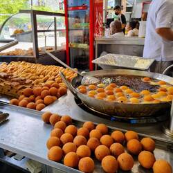 Beliebter Snack: Buñuelos, frittierte Käsebällchen