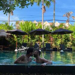 תומר יום אחד ביקש את עזרתינו ורצה קצת לשפוך את ליבו. זה בבית קפה