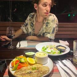 ארוחה חגיגית ביום ההגעה לפאנגן