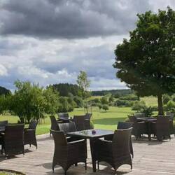Terrasse des Restaurants am Golfplatz