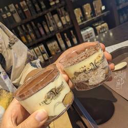 Wir waren in einem Tiramisu und Wein Laden, italienischer wird es glaube ich nicht