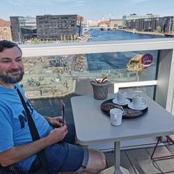 Kaffee, Kuchen und ein atemberaubender Ausblick