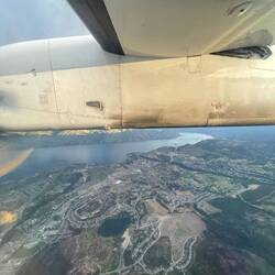 Anflug auf Kelowna mit dem Okanagan Lake unter uns