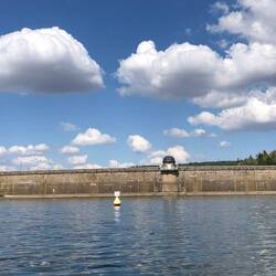 An der Staumauer