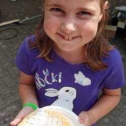 Kind mit Waffeln glücklich gemacht 🥰