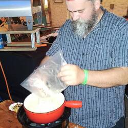 Der Schweizer und sein Käsefondue