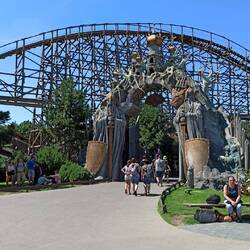 Henry ist mit Papa die Holzachterbahn gefahren 🎢