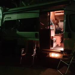 Bei Nacht und"Nebel" alles verstaut