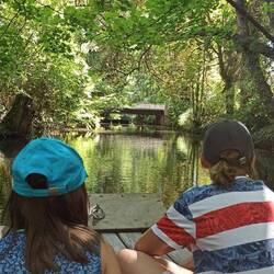 Bei der kurzen Kahnfahrt fühlten wir uns wie im Spreewald 🛶