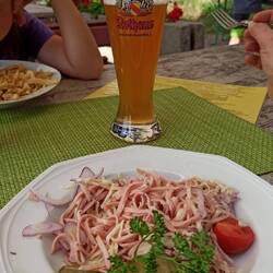 Für Papa gab es Schweizer Wurstsalat