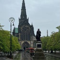 La cattedrale di Glasgow. Piove.
