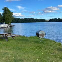 Grillplatz mit tausenden Mücken direkt am See