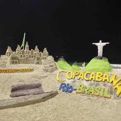 Viele Künstler bauen hier ausgefallene Sandburgen