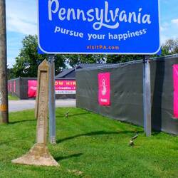 Notice the very old state line marker for Delaware! Wow 😱