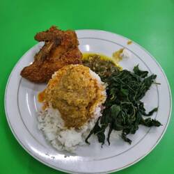 Das erste mal Local essen für ganze 1€😍