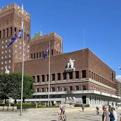 Dieser kollosale Klotz ist das Rathaus