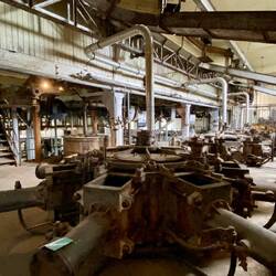 Wie eine Zeitkapsel, die alten Maschinen können auf Knopfdruck in Bewegung gesetzt werden.