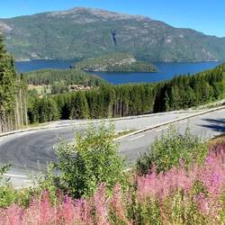 Schmale Serpentinen Straßen